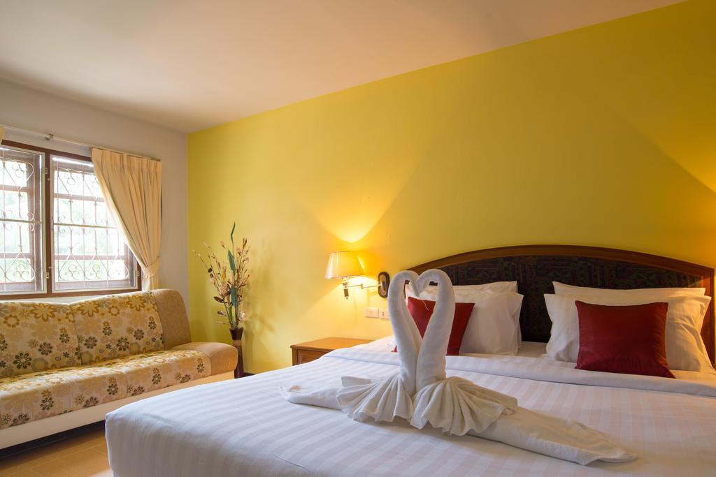 Inter House Hotel Pantai Kata Bagian luar foto