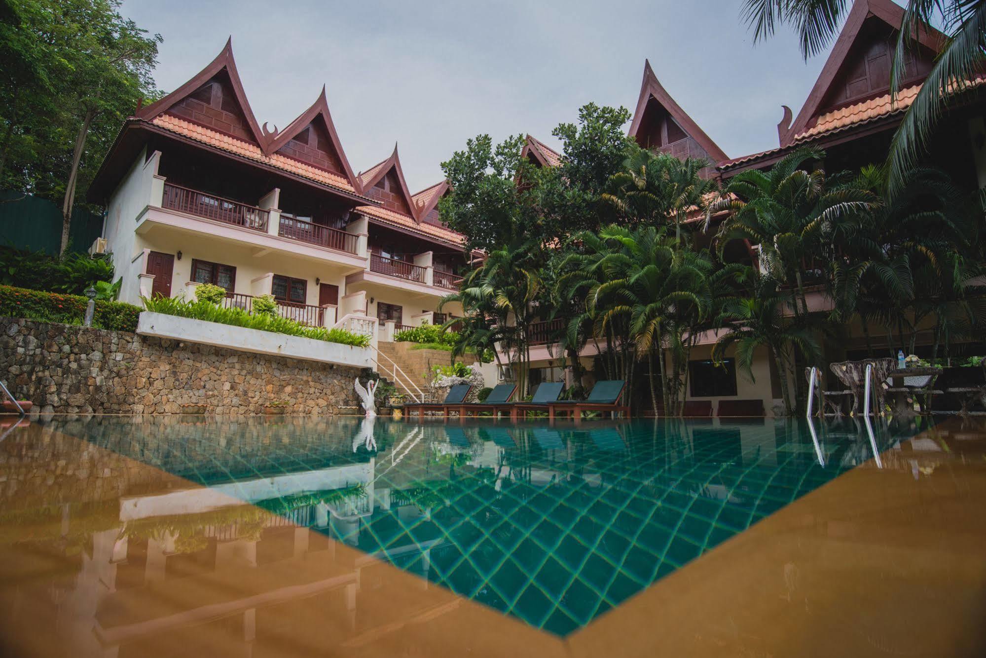 Inter House Hotel Pantai Kata Bagian luar foto