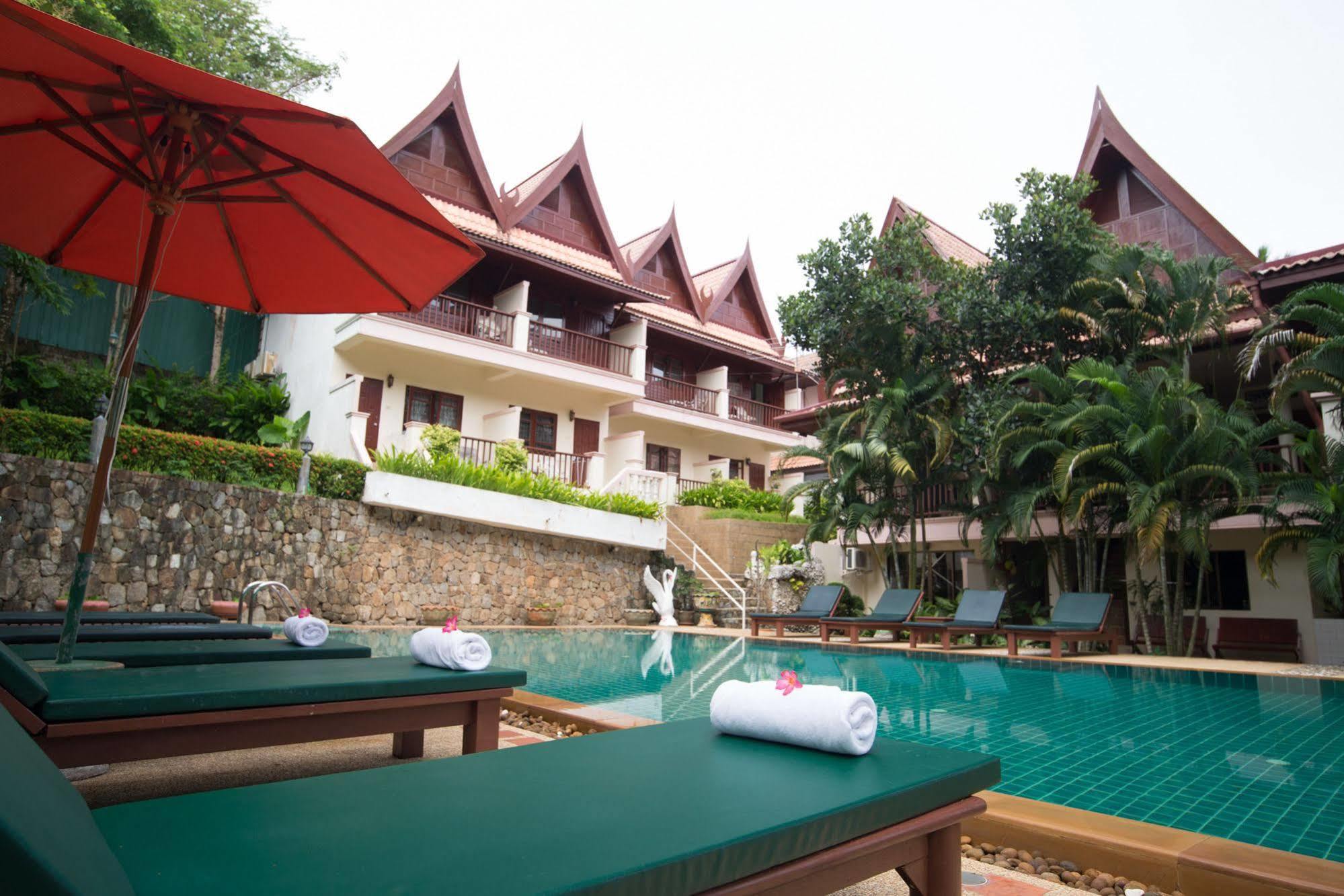 Inter House Hotel Pantai Kata Bagian luar foto